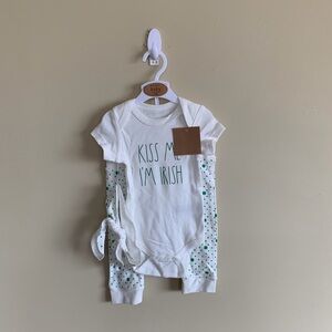 New Size 3-6 Months Rae Dunn Kiss Me I’m Irish Baby White Onesie Set